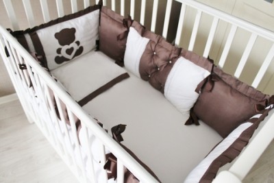 Комплект в кроватку Шоколад на 4 стороны кроватки, 5 предметов.